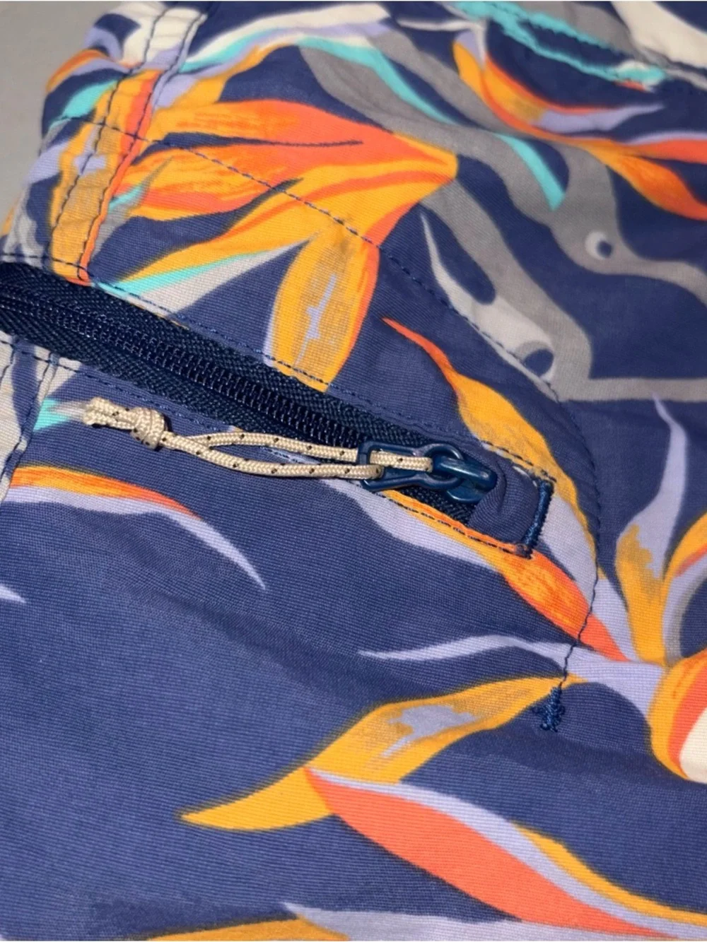 Patagonia Tropical Print Wavefarer Board Shorts Swim Shorts size 31